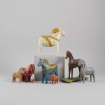 1289 4401 WOODEN HORSES